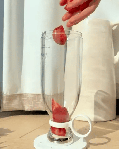 SoulPiks Portable Juicer – Rechargeable Mini Blender for Smoothies & Shakes (320 ml)